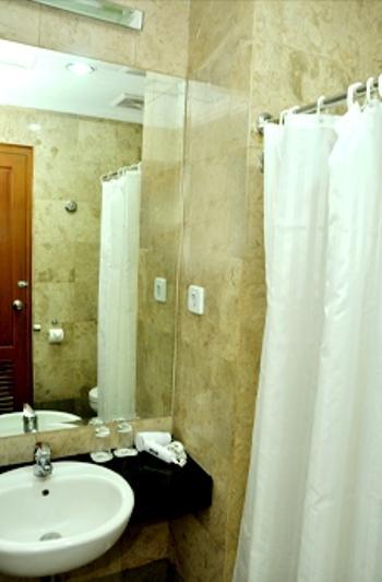 Hotel D'Wangsa Maluku Jakarta Værelse billede